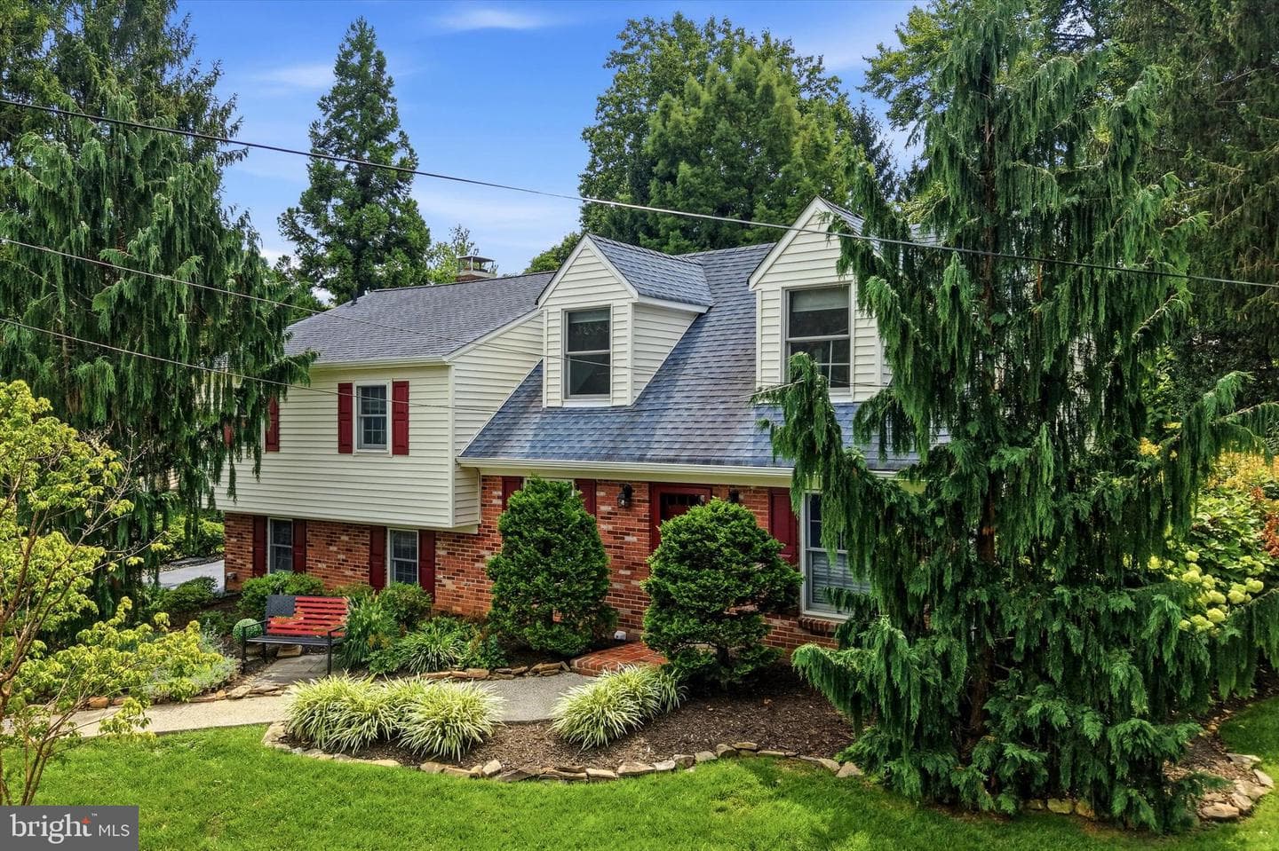 1279 Country Lane photo 1