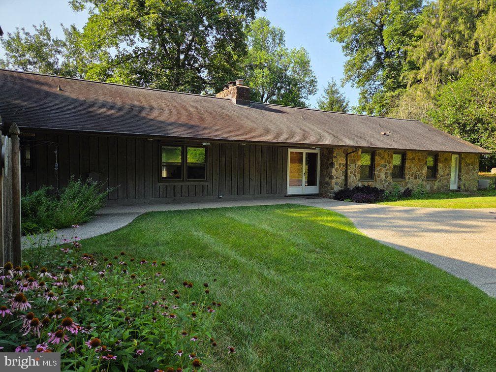 151 Indian Run Road photo 1