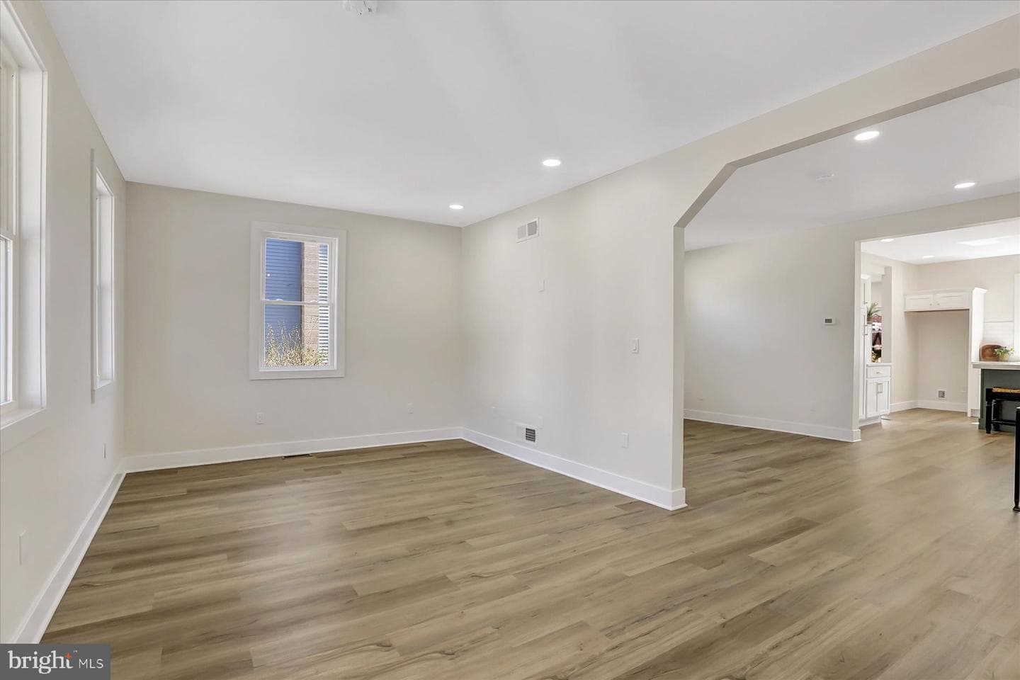 307 W 2nd Street photo 6