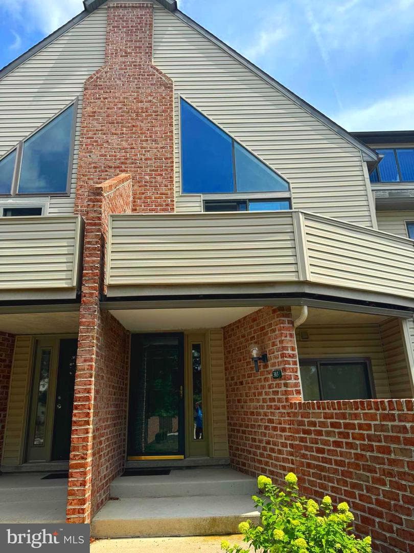303 Cherrington Drive photo 1