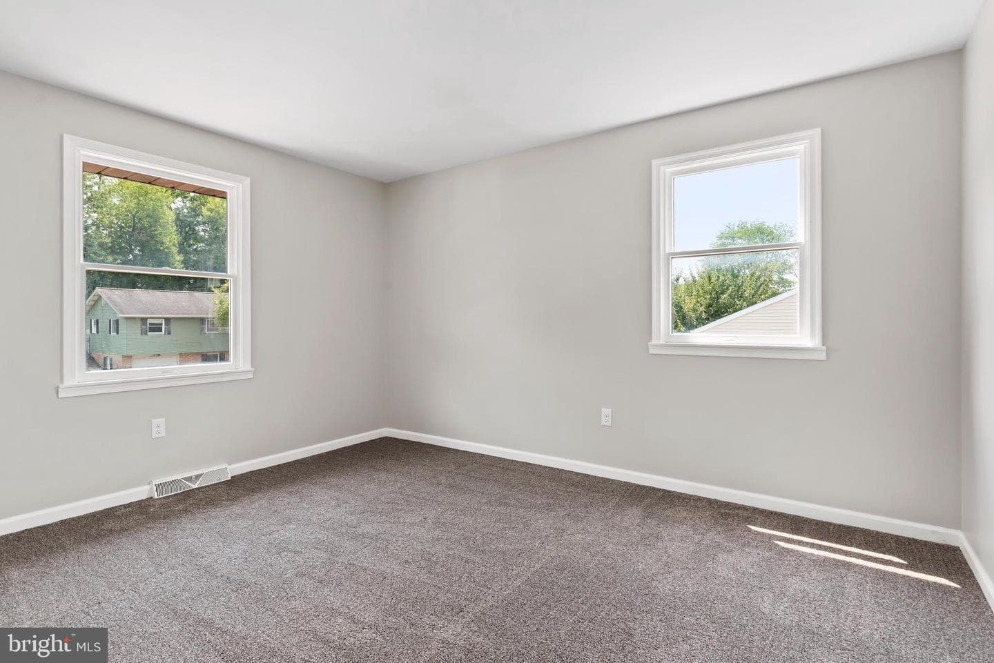 5714 Kenwood Avenue photo 20