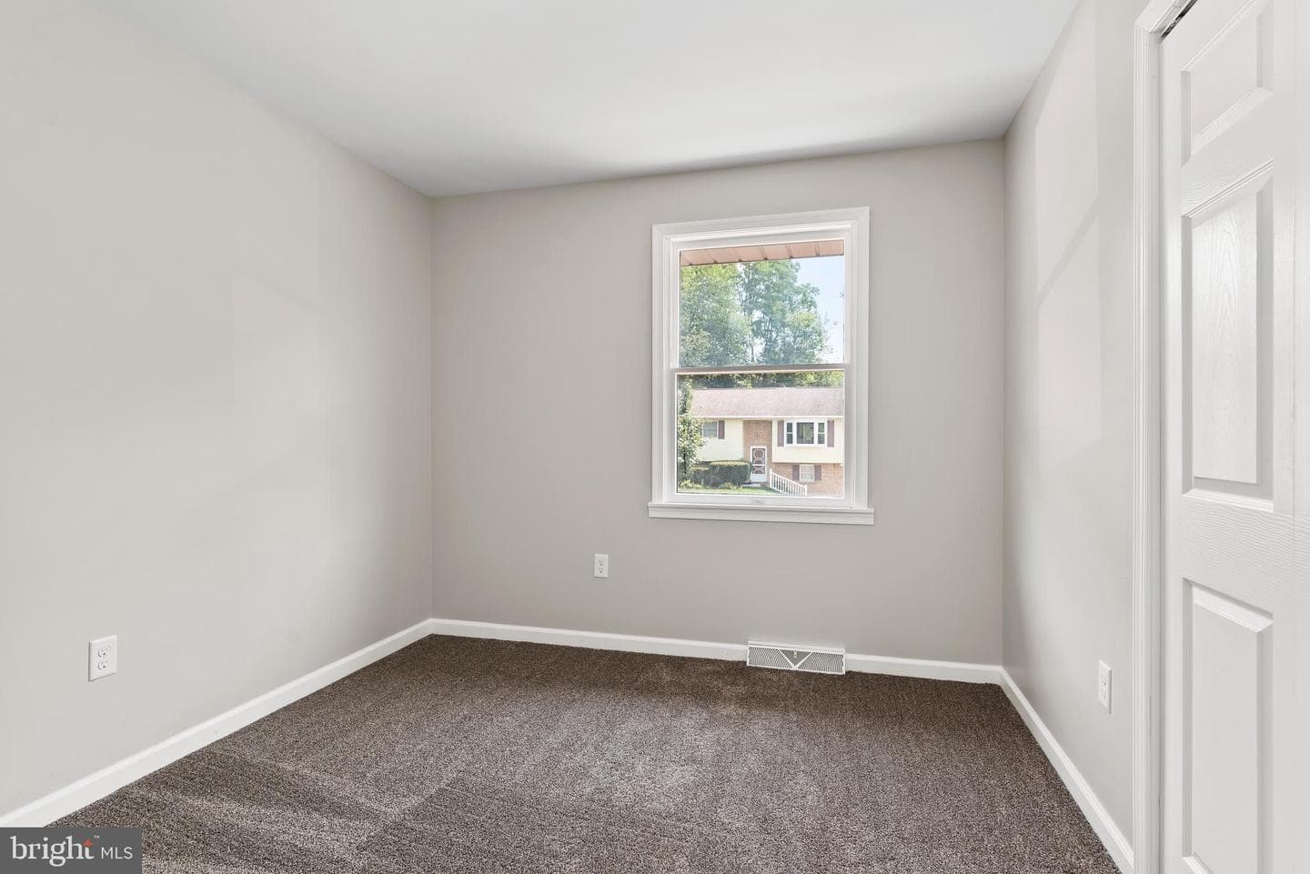 5714 Kenwood Avenue photo 22