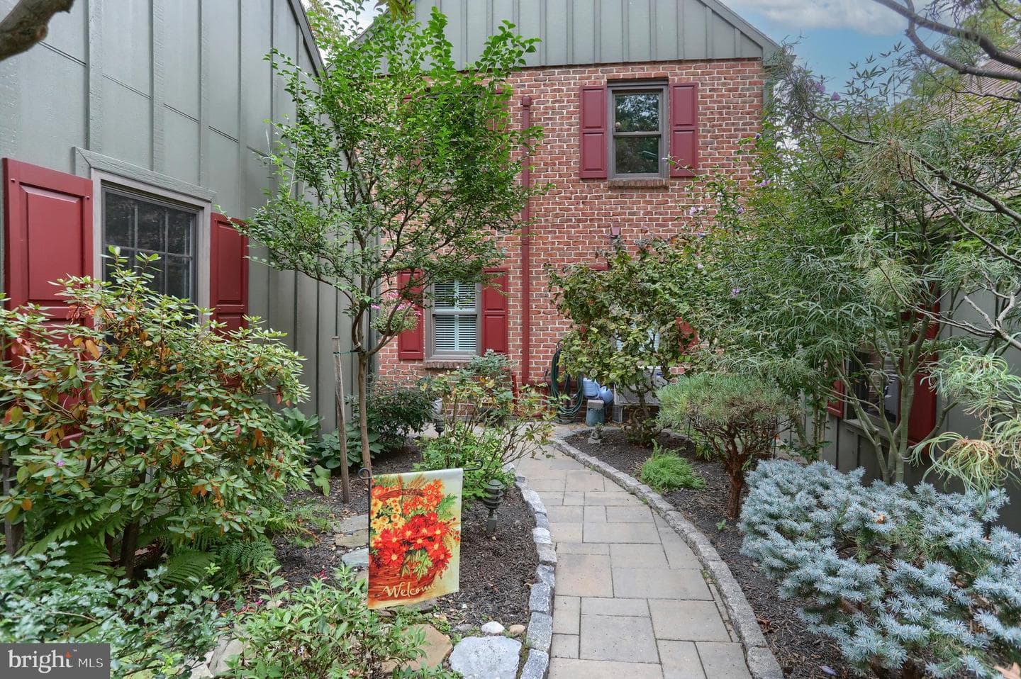 1215 Limerick Court photo 2