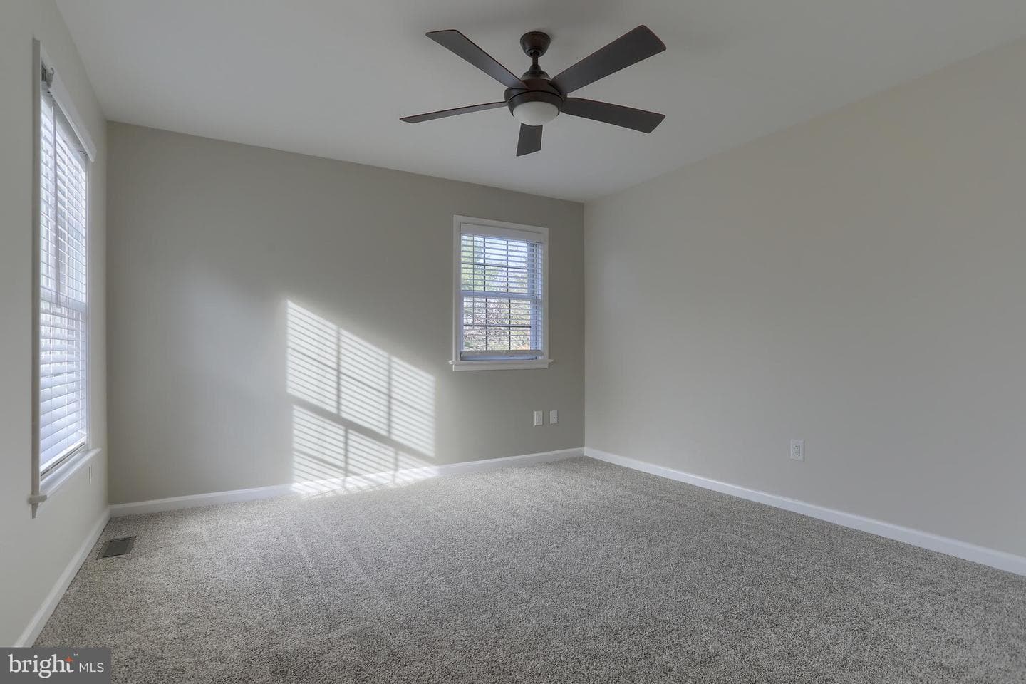86 Cambridge Drive photo 37