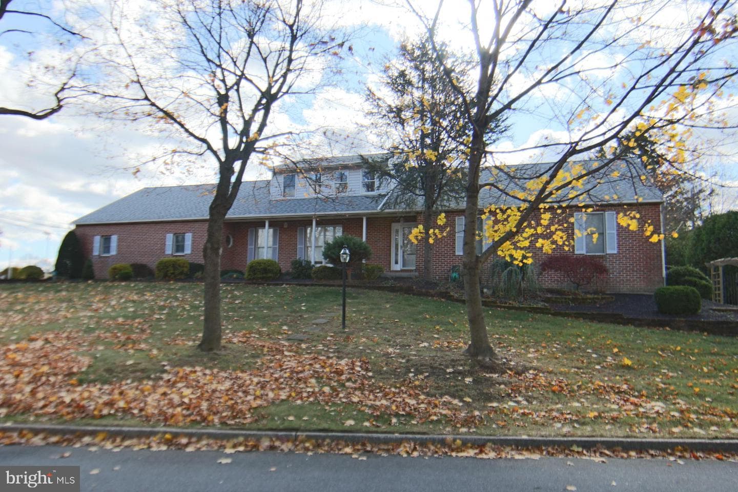 2139 Sycamore Drive photo 3