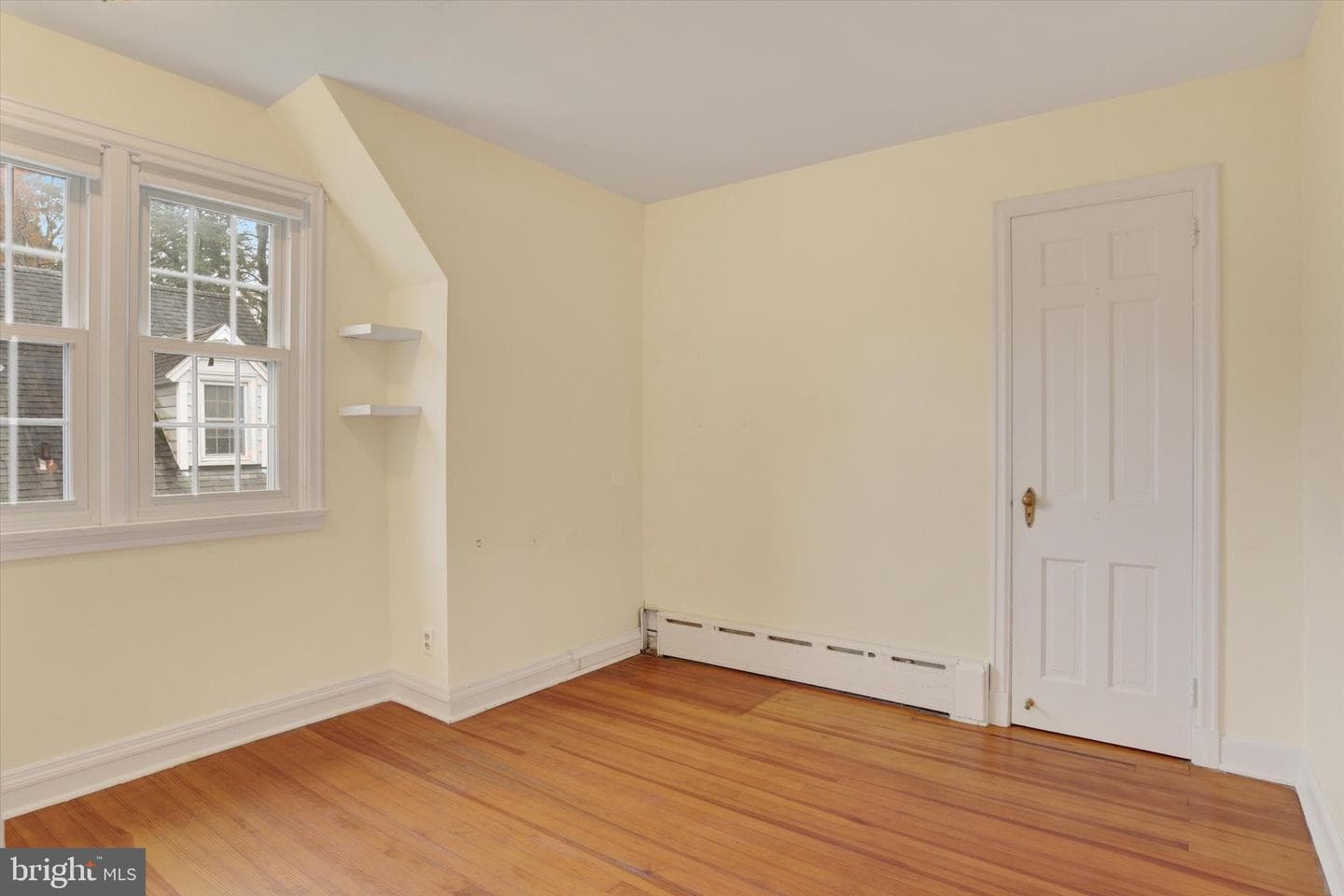 301 Montrose Street photo 17