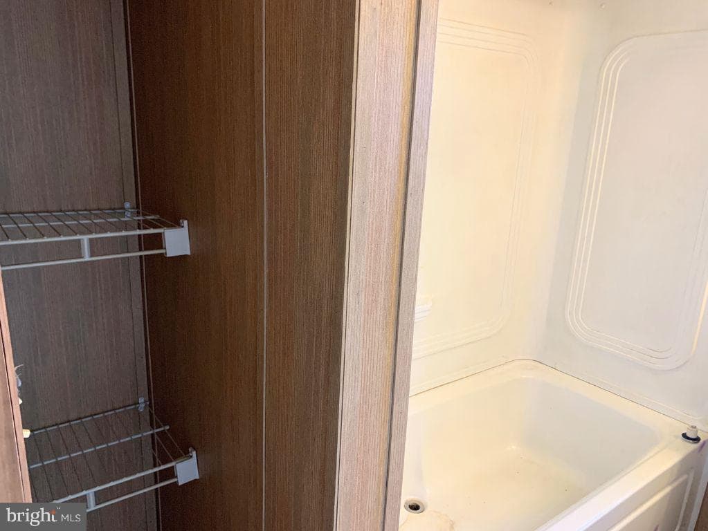 40 Rose Avenue photo 13