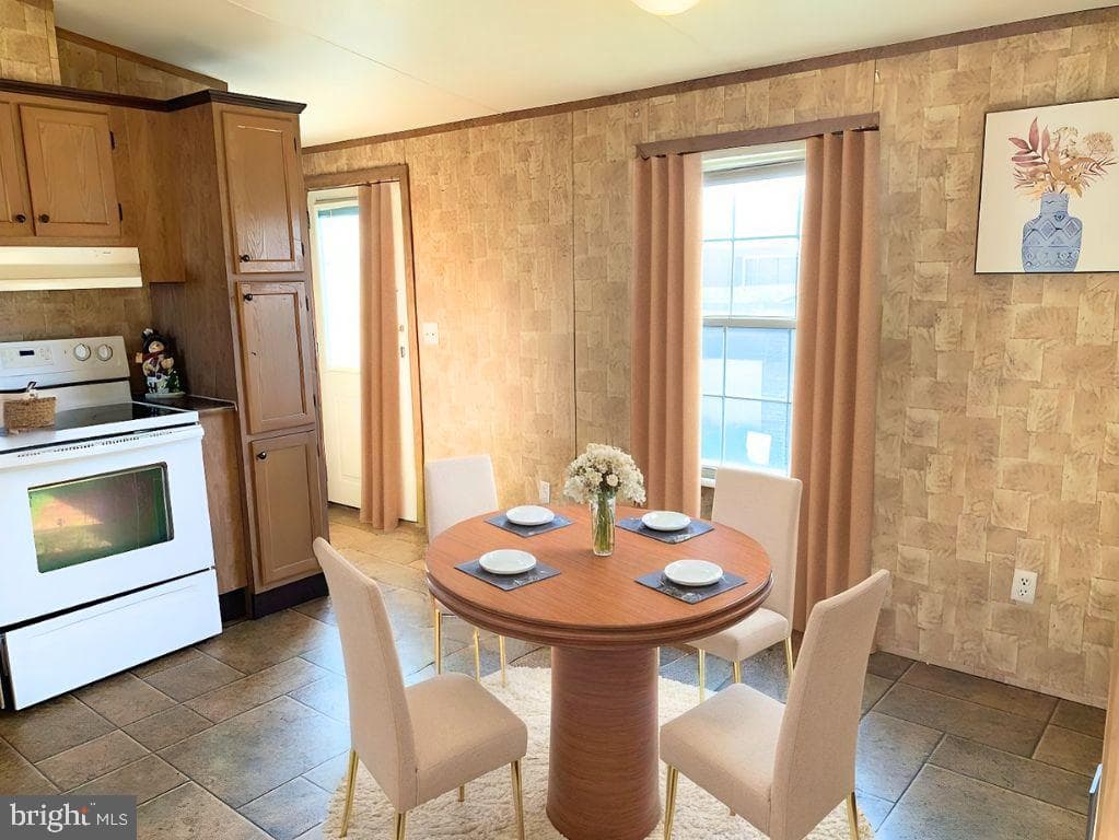 40 Rose Avenue photo 3
