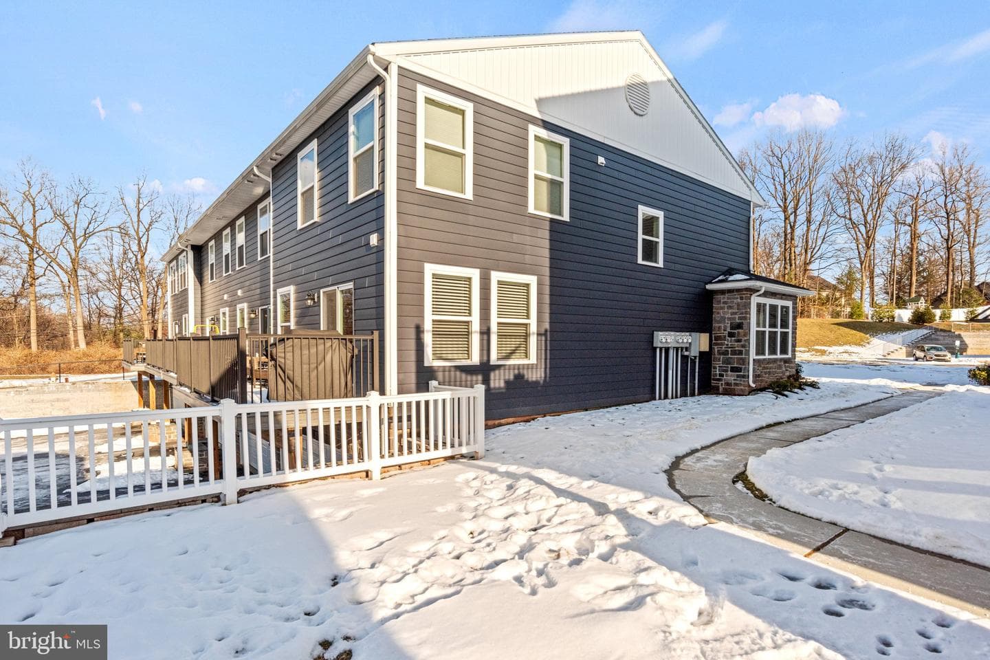 109 High Pointe Drive photo 32
