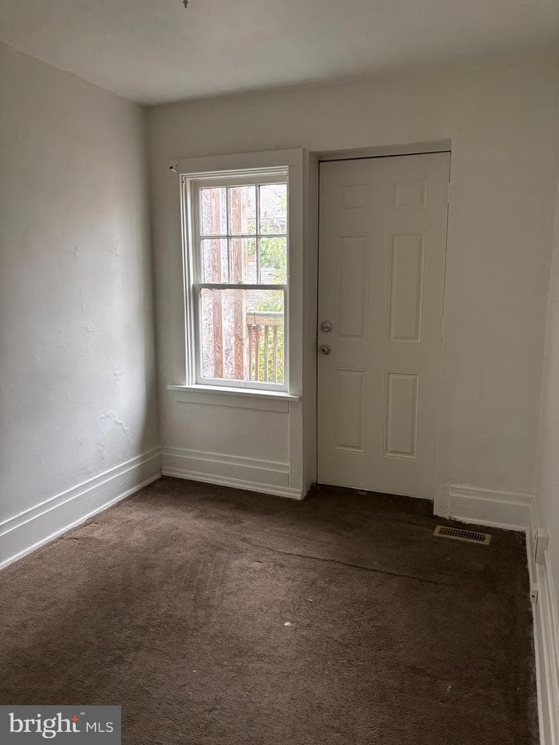 2045 Zarker Street photo 11