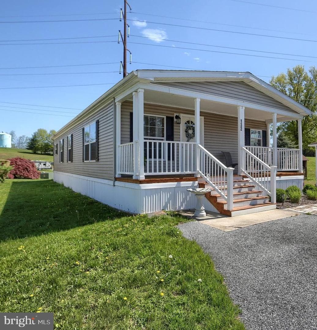 132 Wheaton Place photo 3