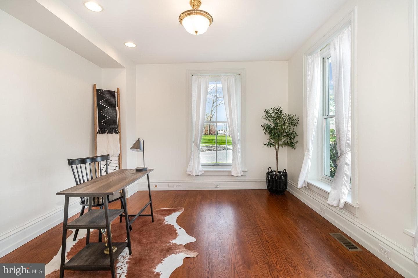 308 E Derry Road photo 8
