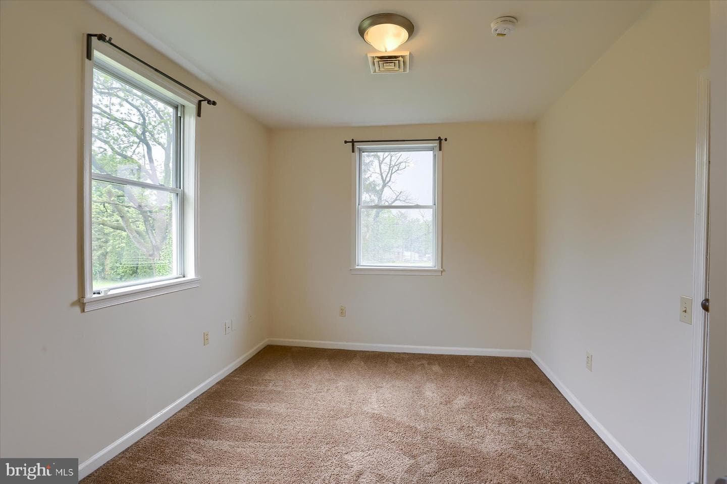 100 Holbrook Street photo 13