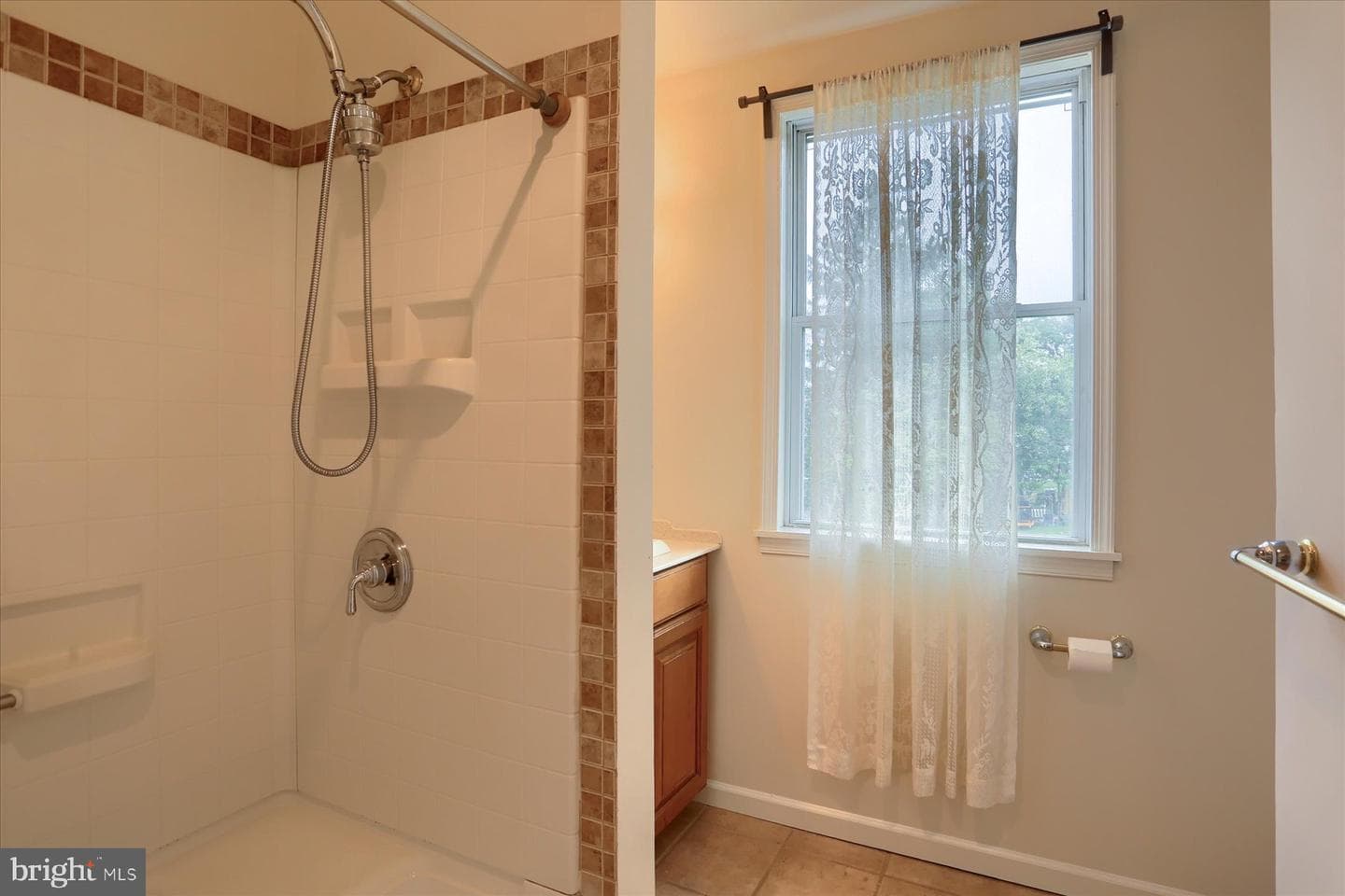 100 Holbrook Street photo 15