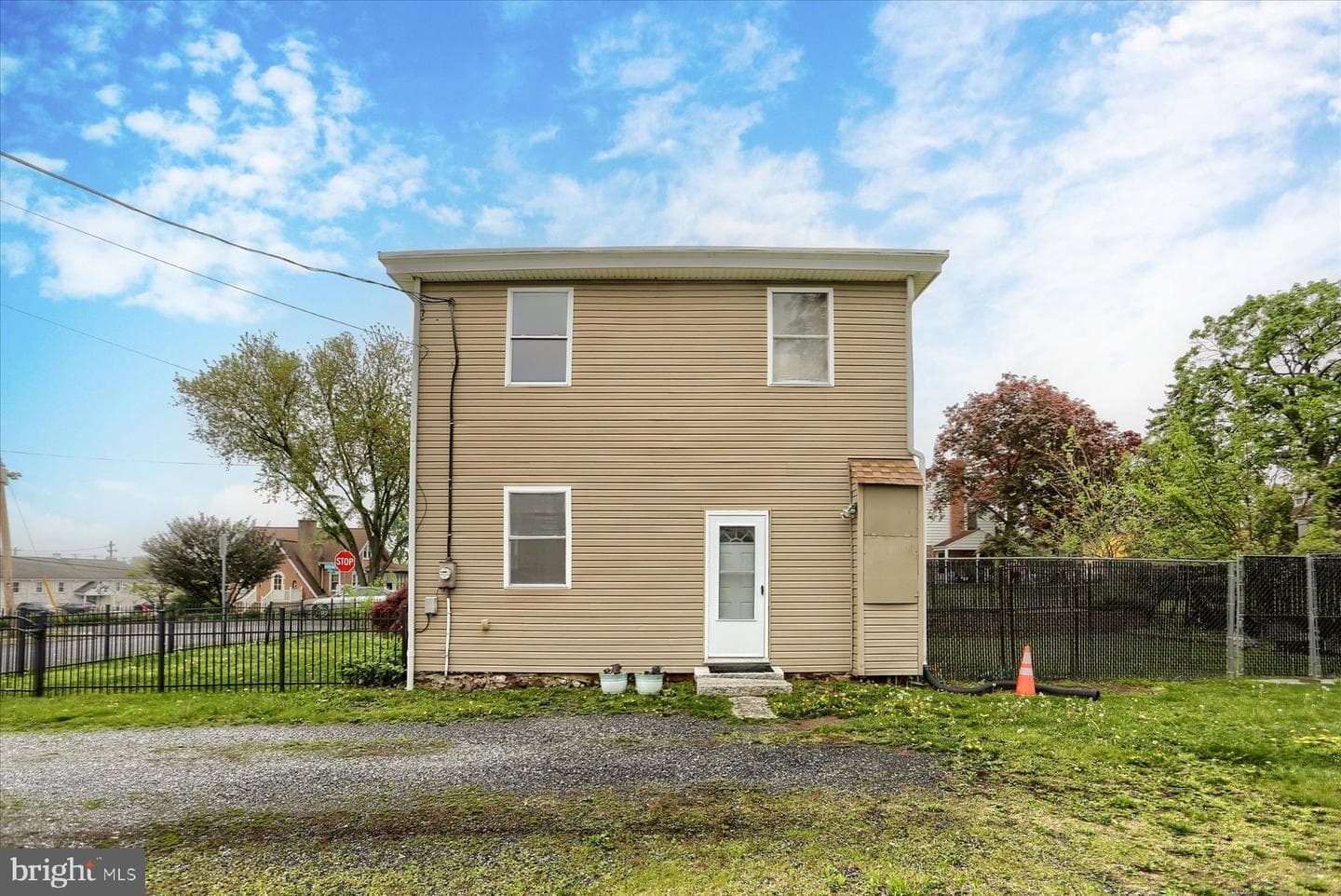 100 Holbrook Street photo 25