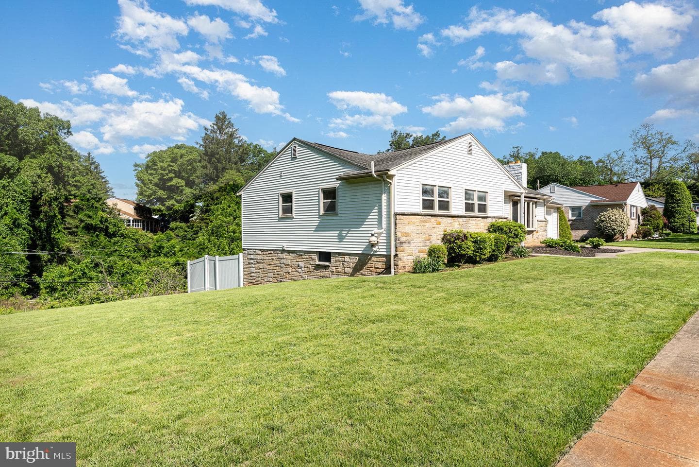 416 Trudy Road photo 3