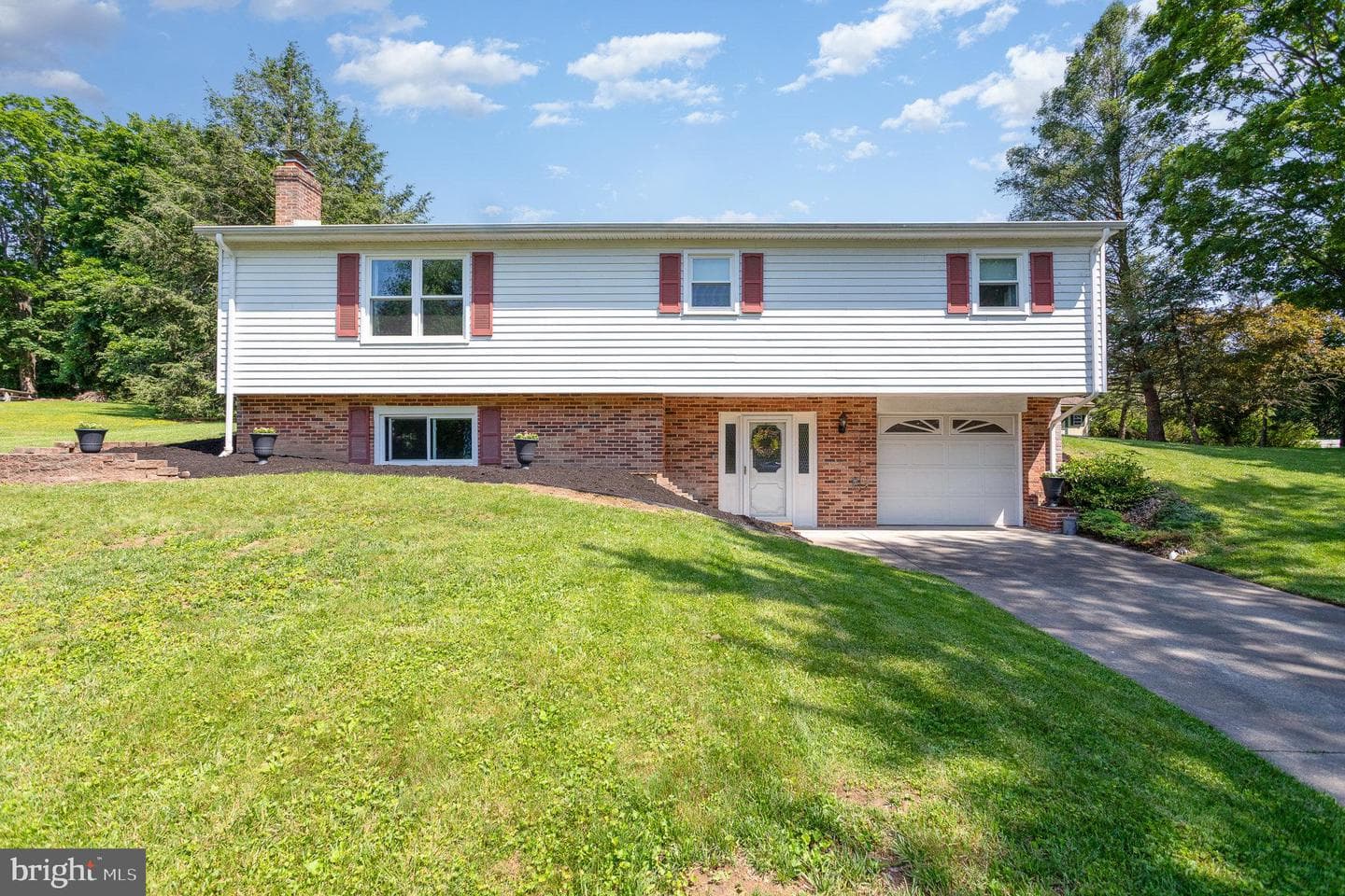 410 Erdman Drive photo 2
