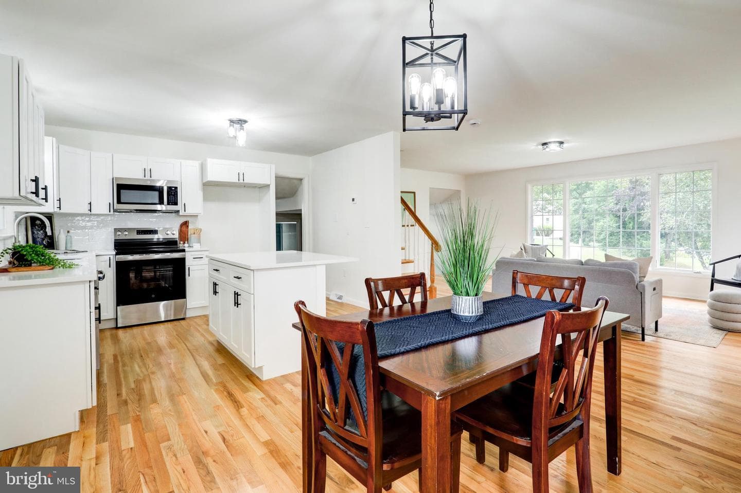933 Byron Road photo 11
