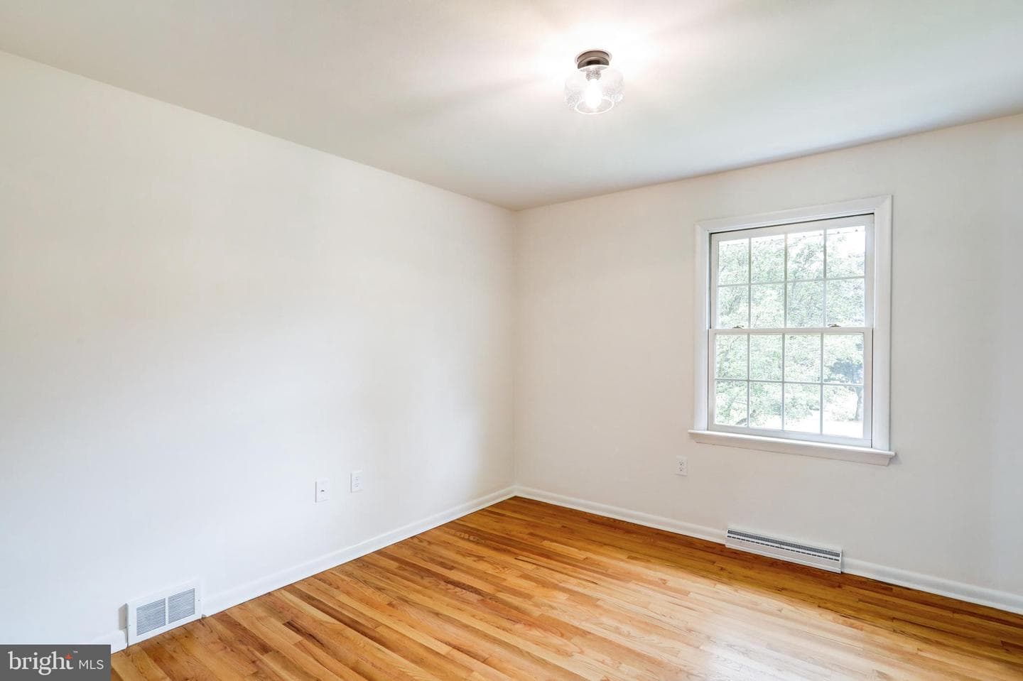 933 Byron Road photo 25
