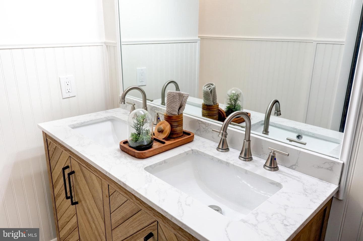 933 Byron Road photo 28