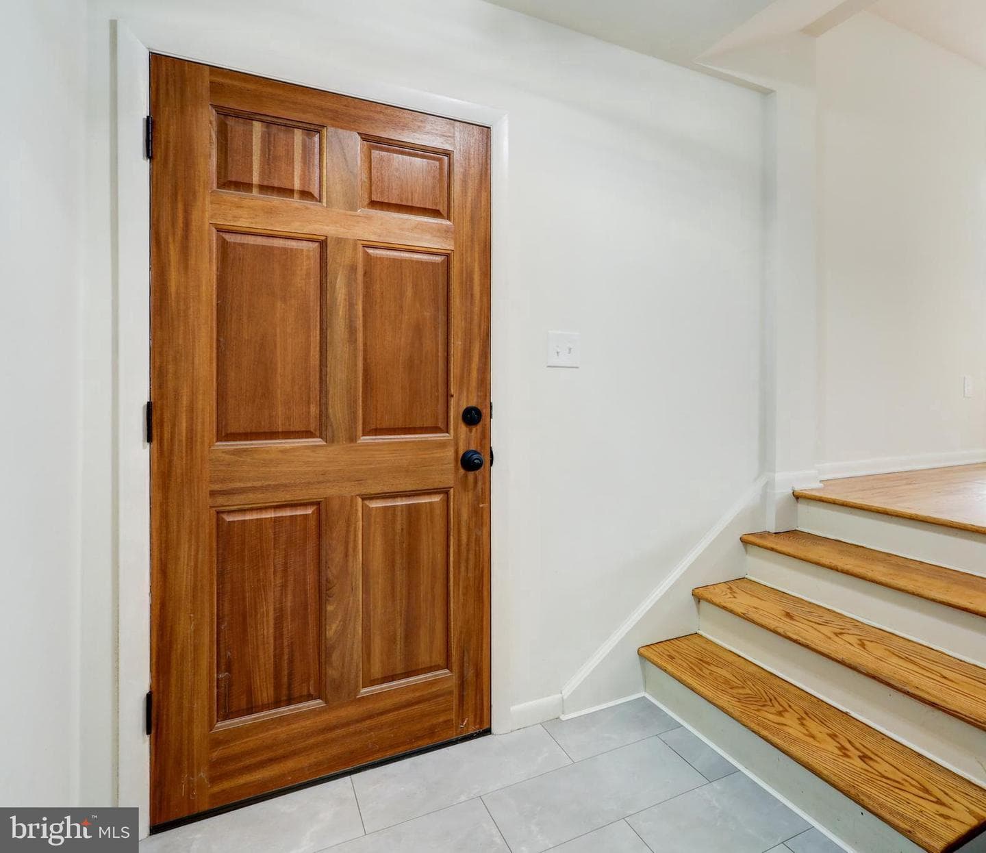 933 Byron Road photo 3