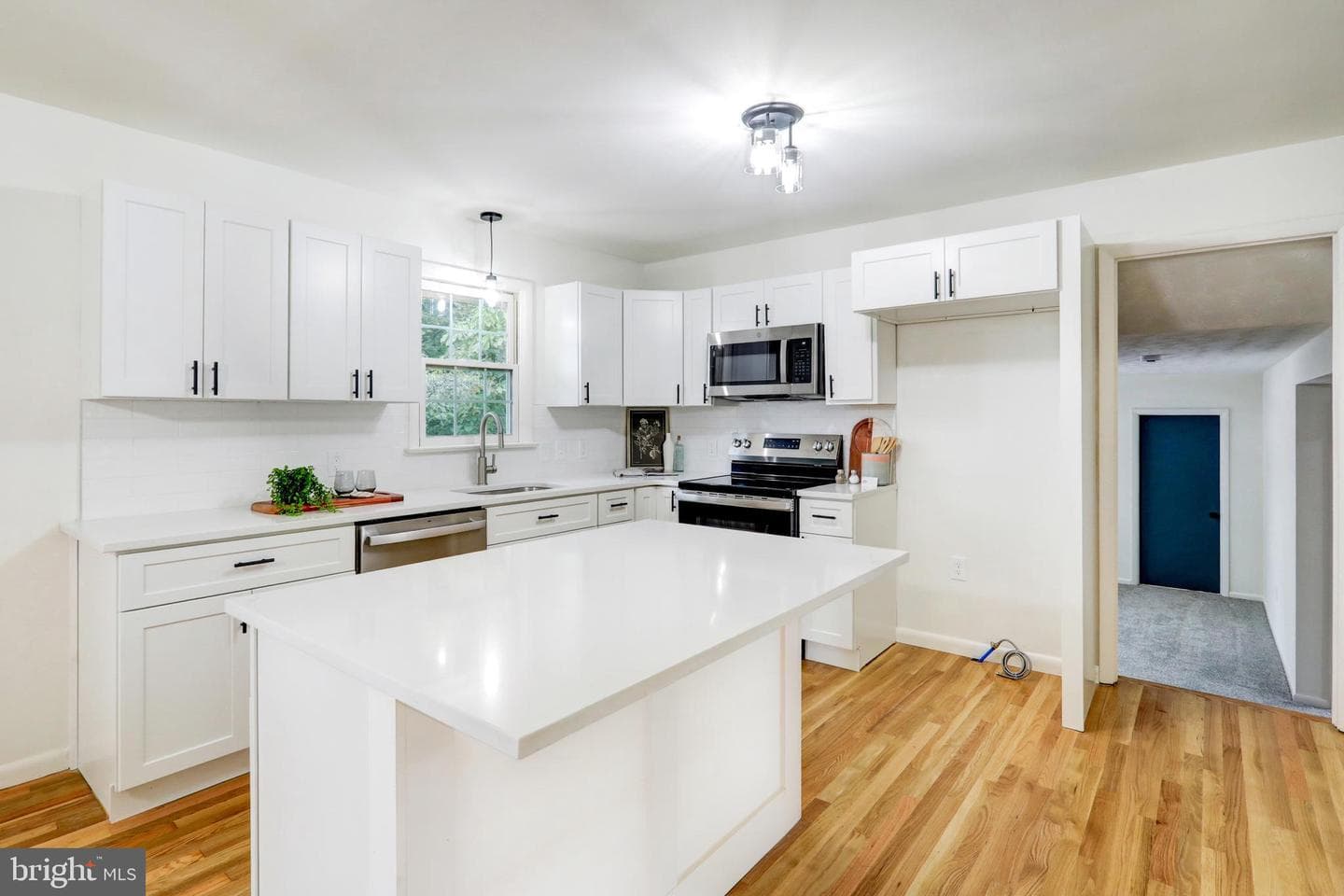933 Byron Road photo 9