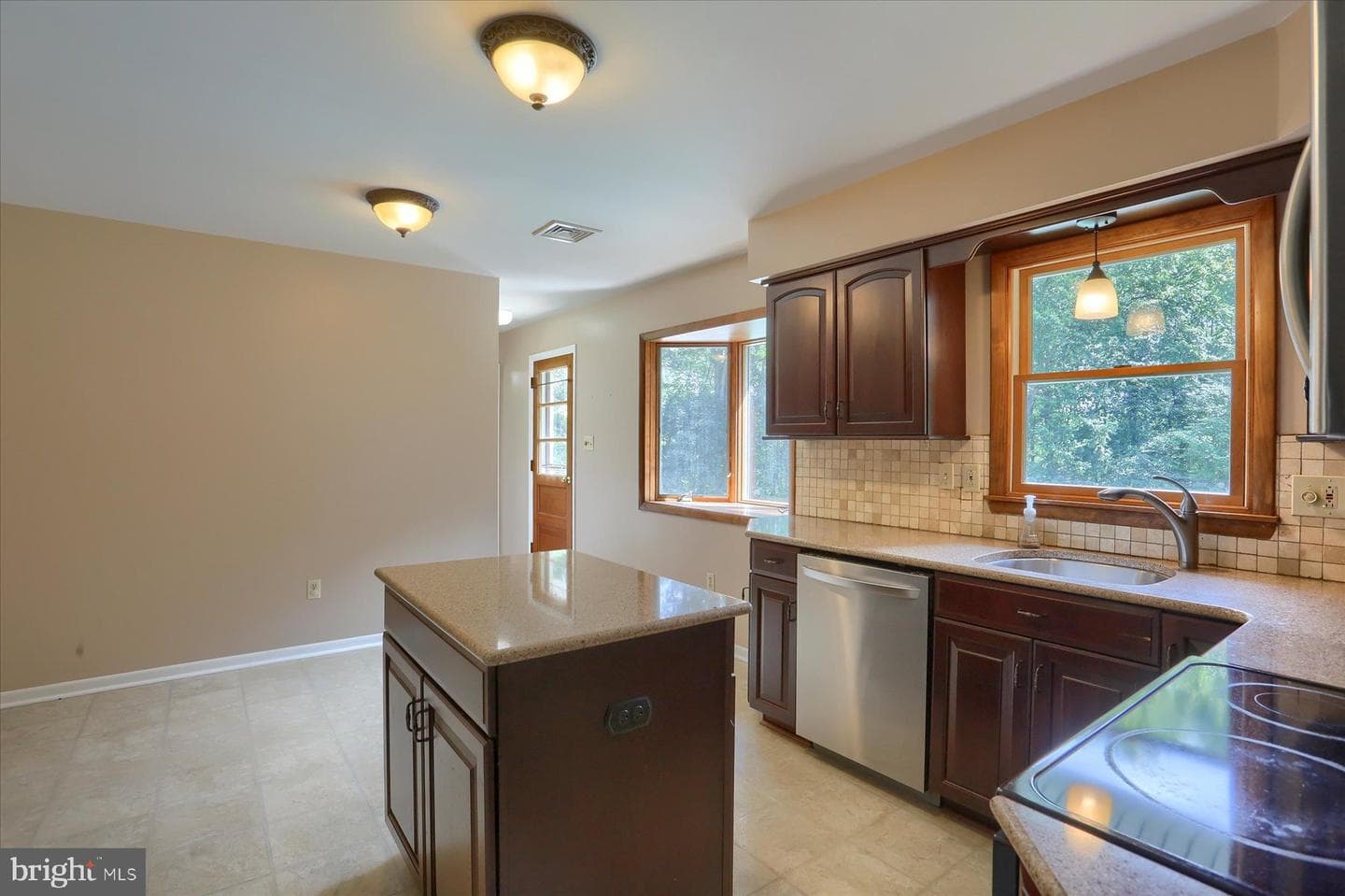 6790 Lehigh Avenue photo 11