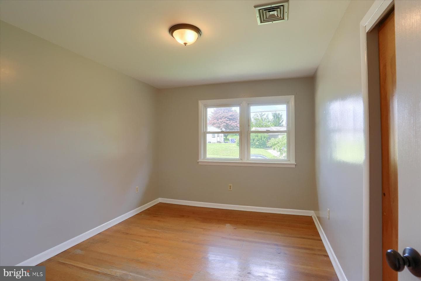 6790 Lehigh Avenue photo 17
