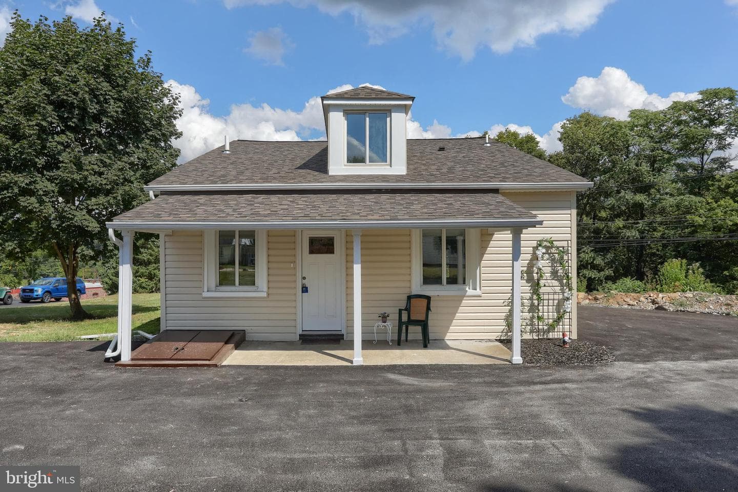 218 N Railroad Street photo 37