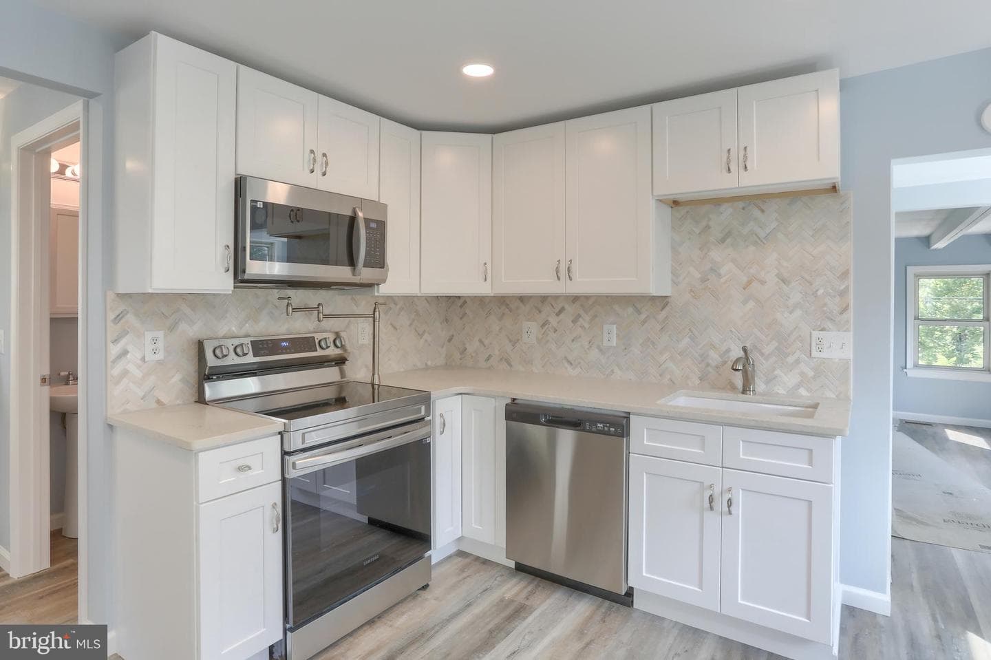 218 N Railroad Street photo 5