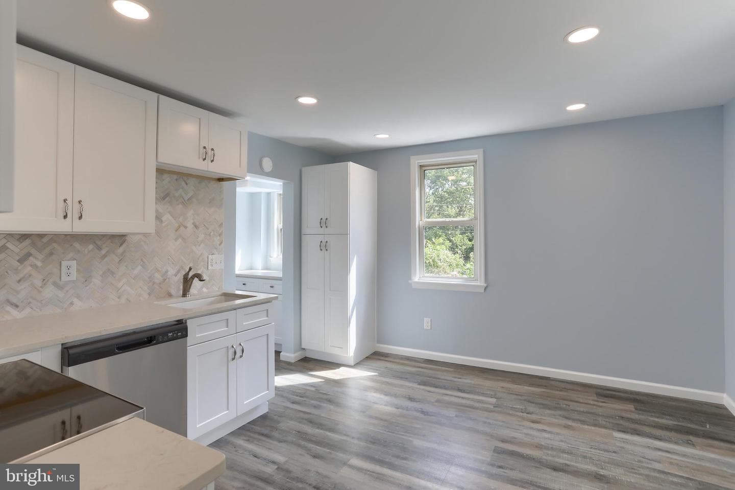 218 N Railroad Street photo 8