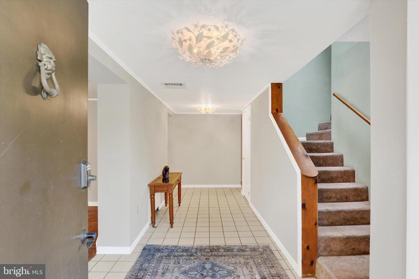 1502 Knollcrest Road photo 3