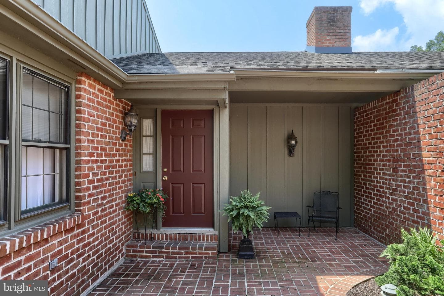 1203 Galway Court photo 2