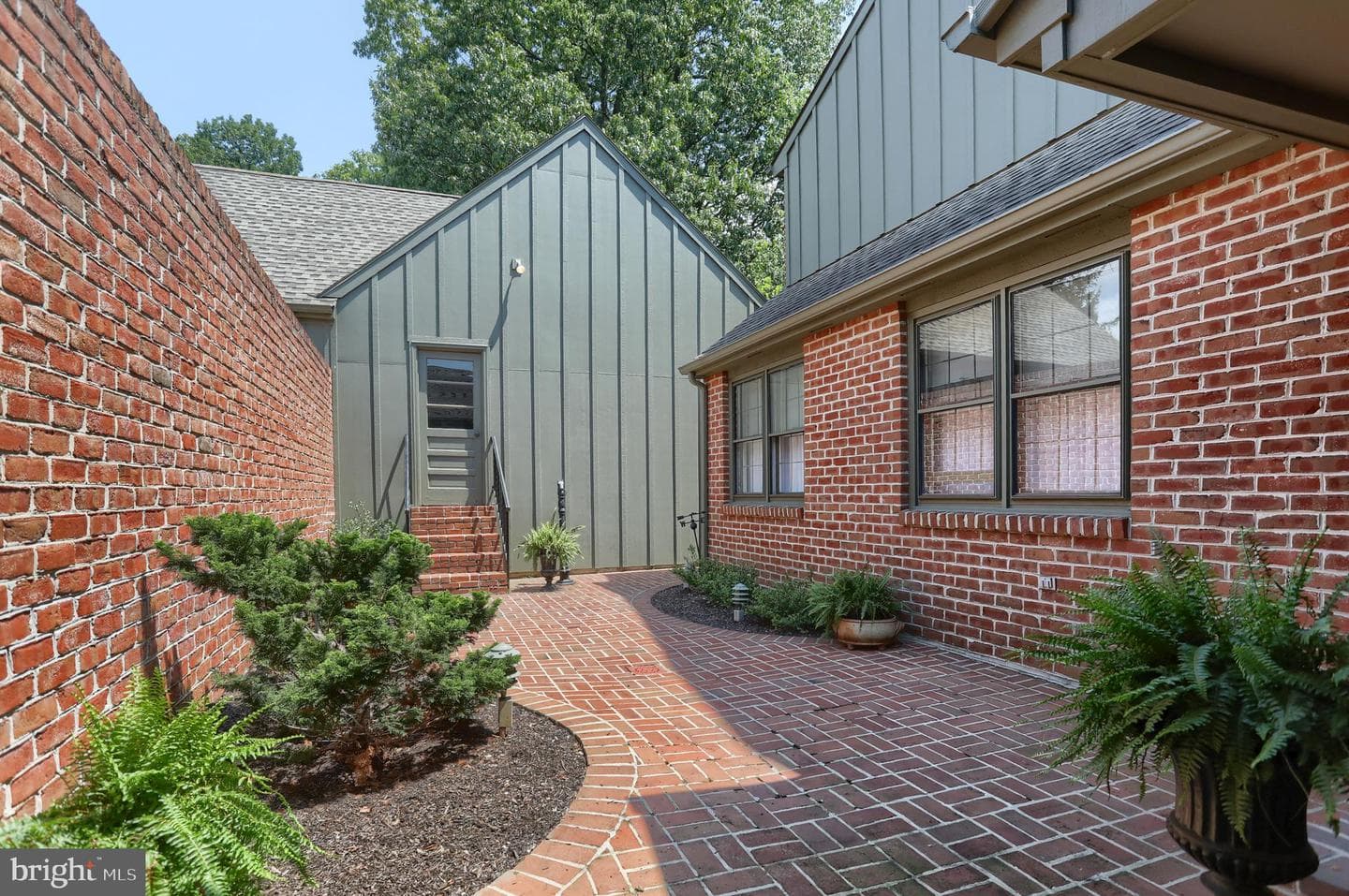 1203 Galway Court photo 5