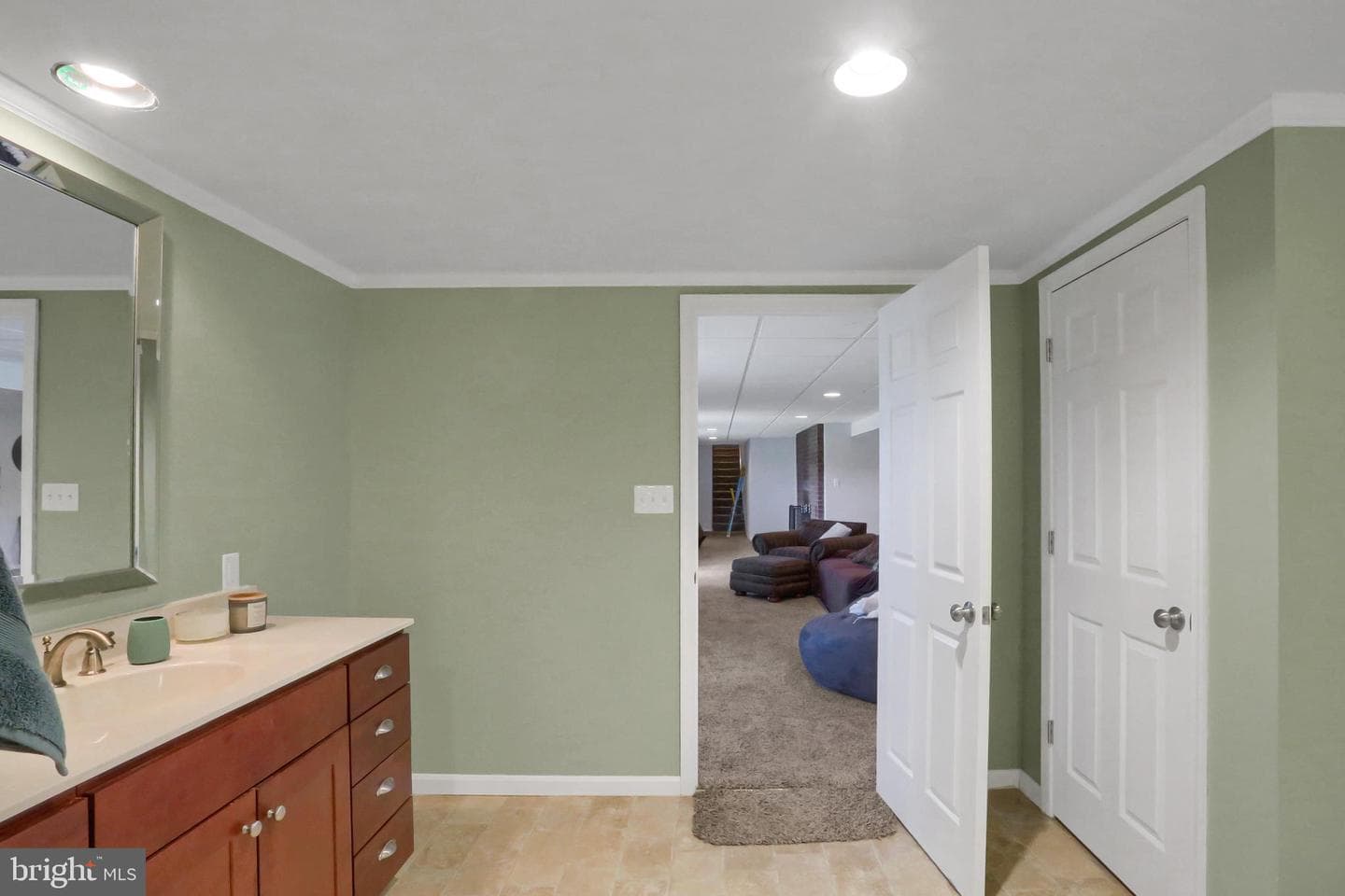 247 W Broad Street photo 40