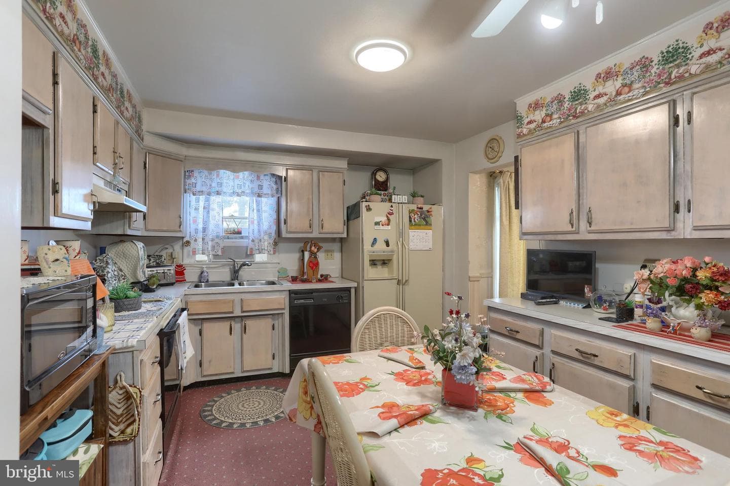 81 Locust Avenue photo 8