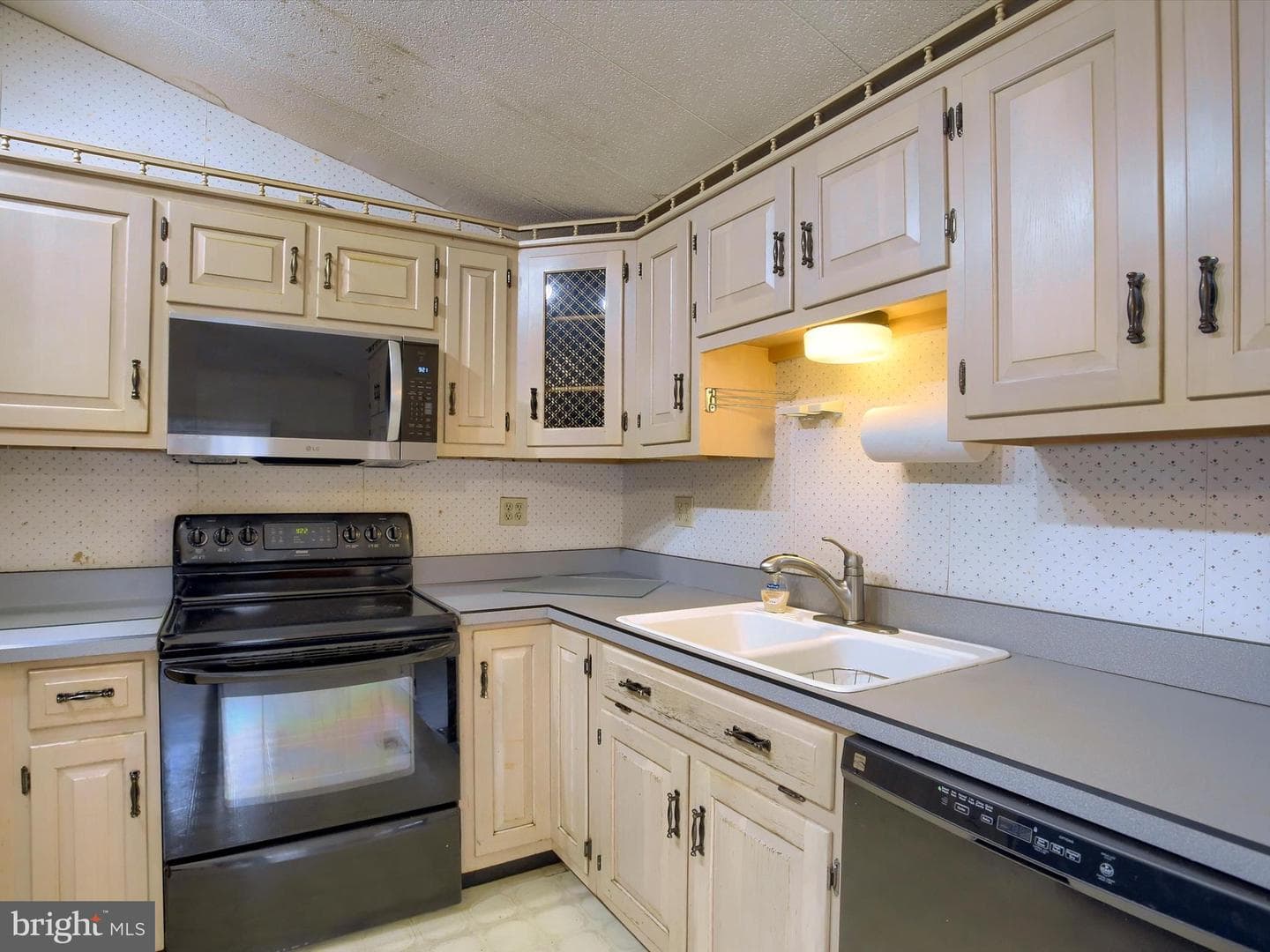 1028 Kathryn Avenue photo 9