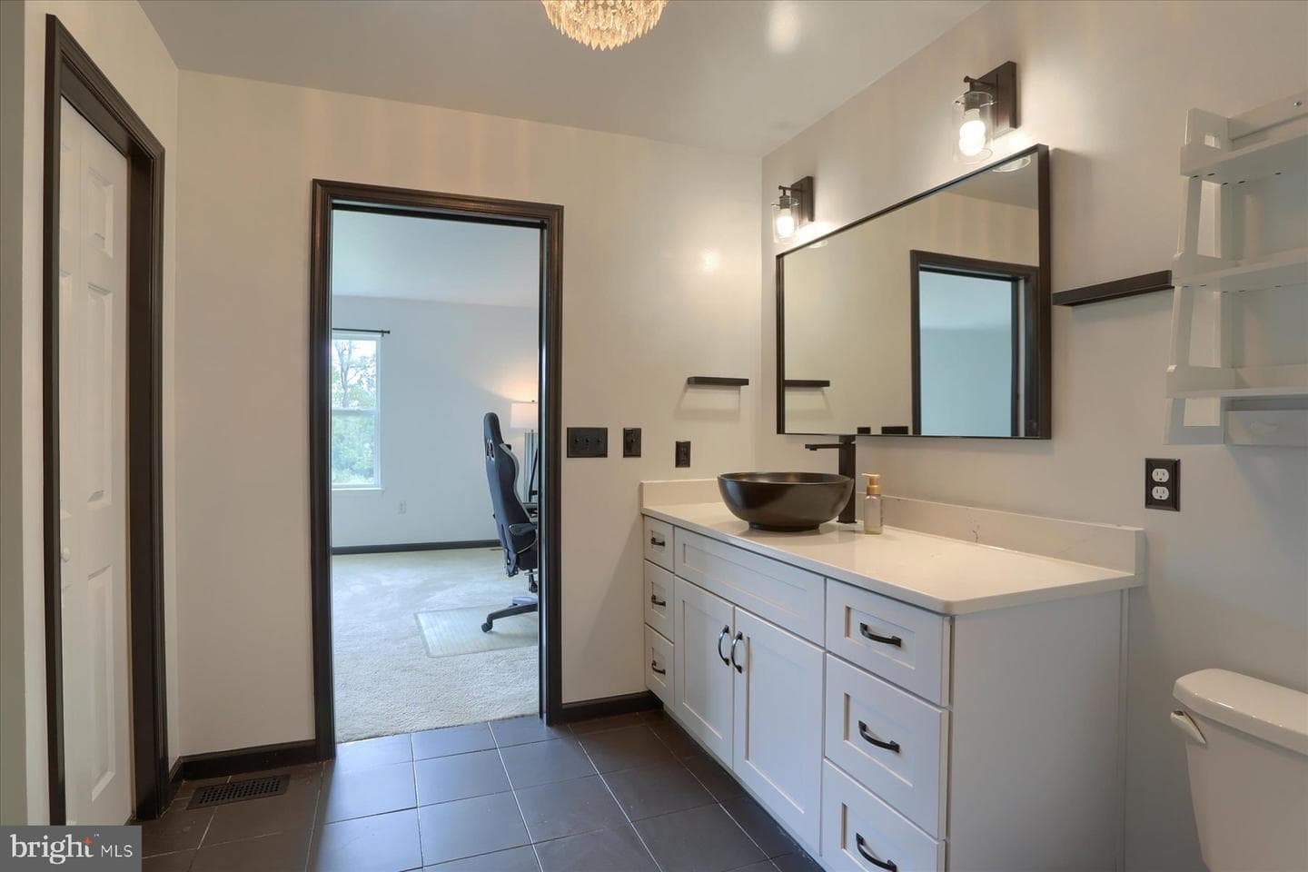 805 Anthony Drive photo 32