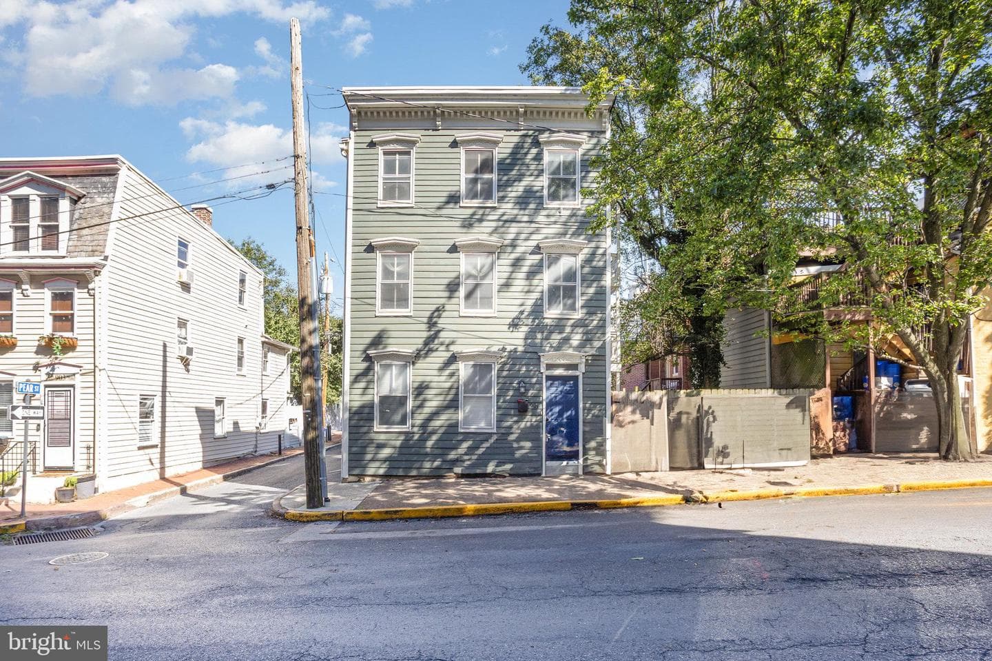 901 Capital Street photo 1