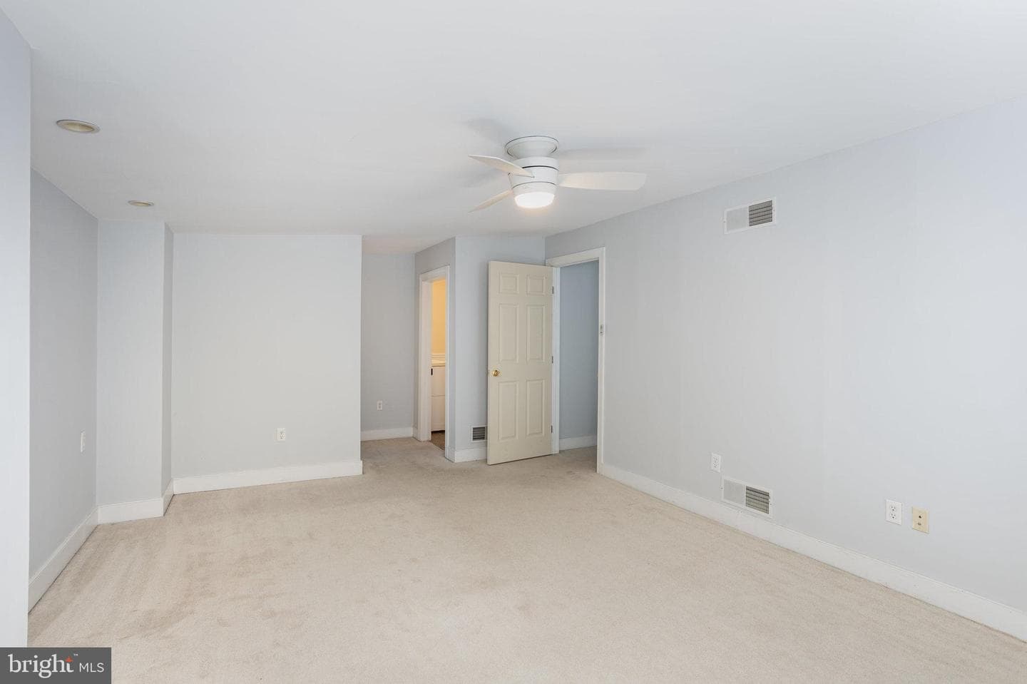 901 Capital Street photo 19