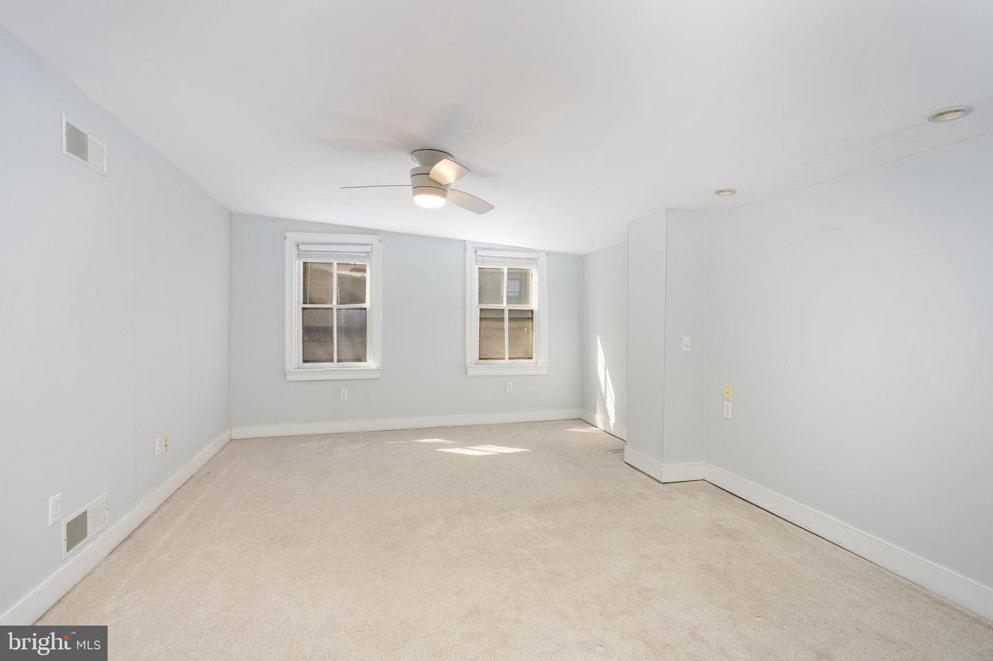 901 Capital Street photo 20