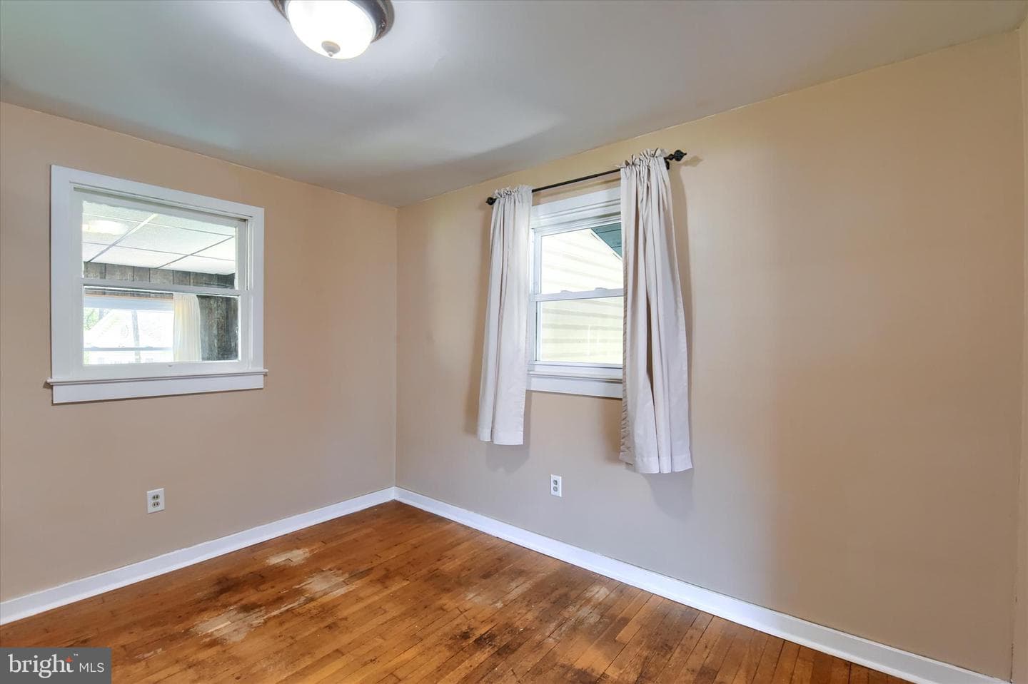 139 Hollywood Drive photo 15