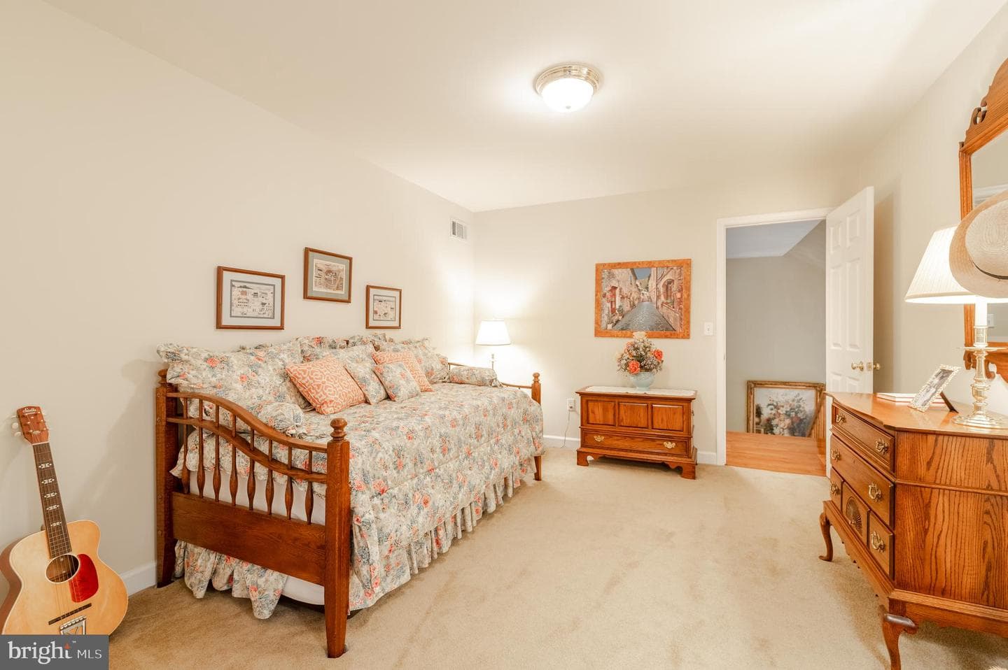 5785 Catherine Street photo 13