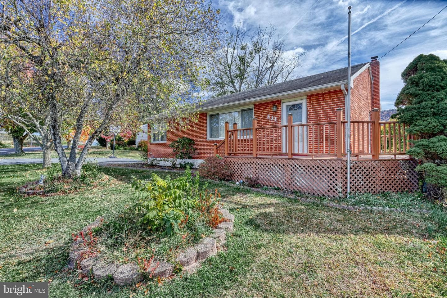 231 Denison Drive photo 4