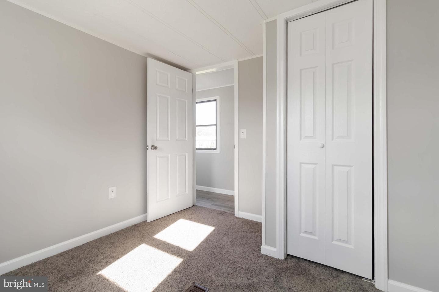 21 Rose Avenue photo 13