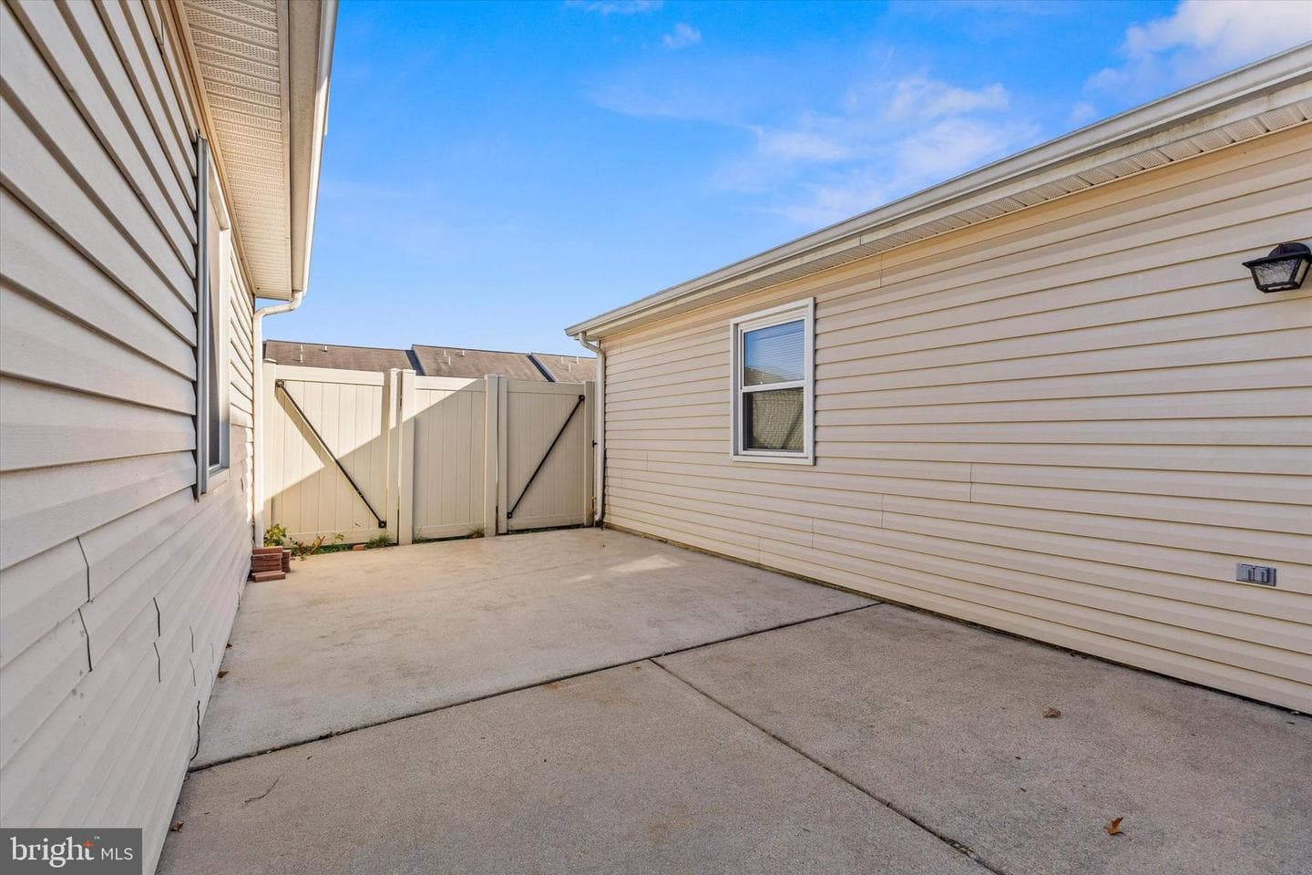 7280 Huntingdon Street photo 23