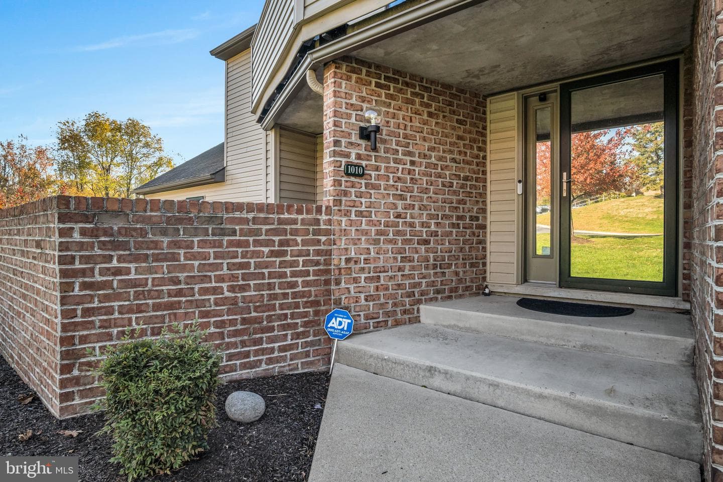 1010 Cherrington Drive photo 5