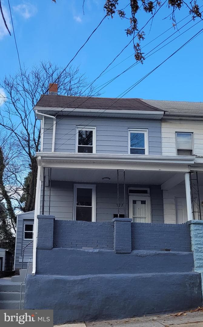 327 Lincoln Street photo 1