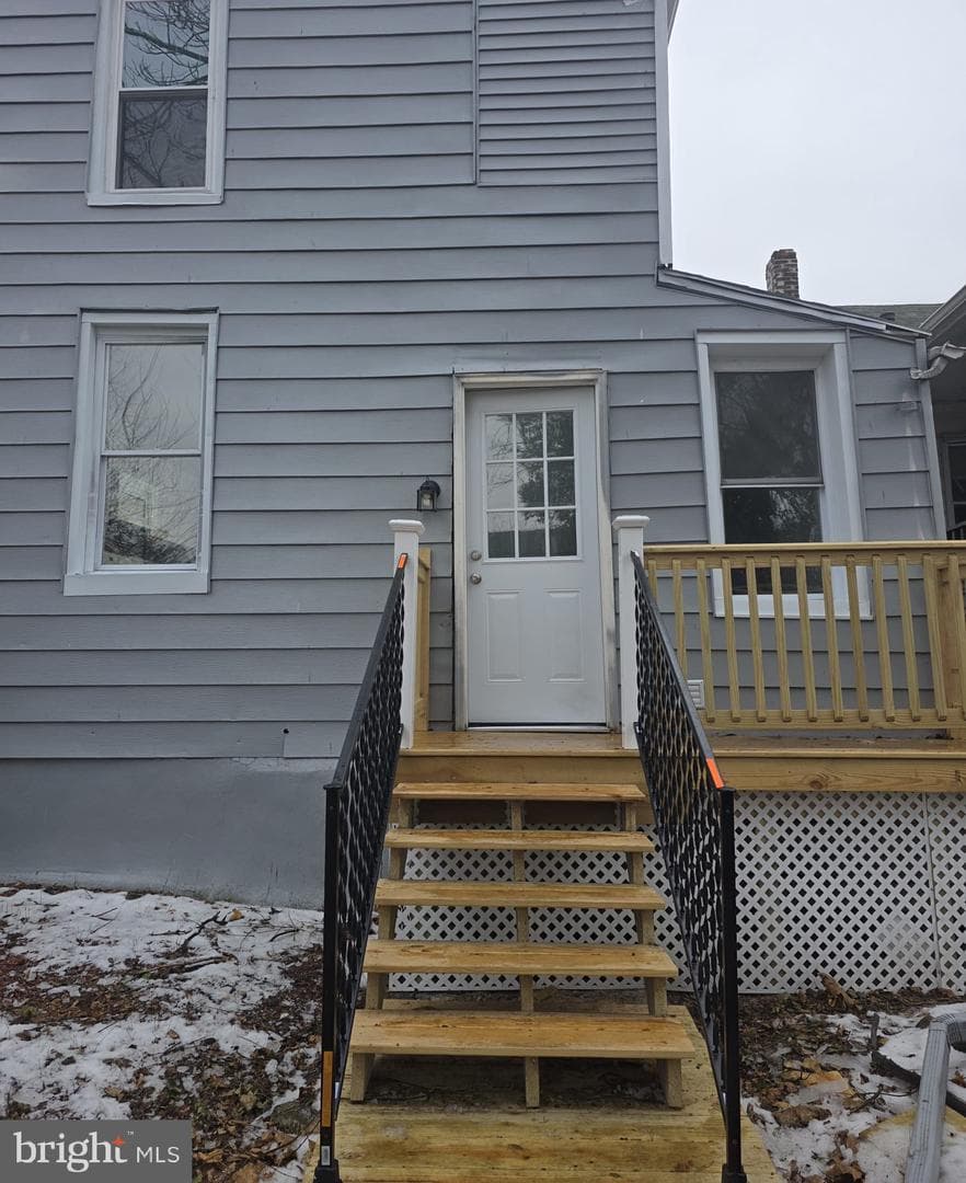 327 Lincoln Street photo 22