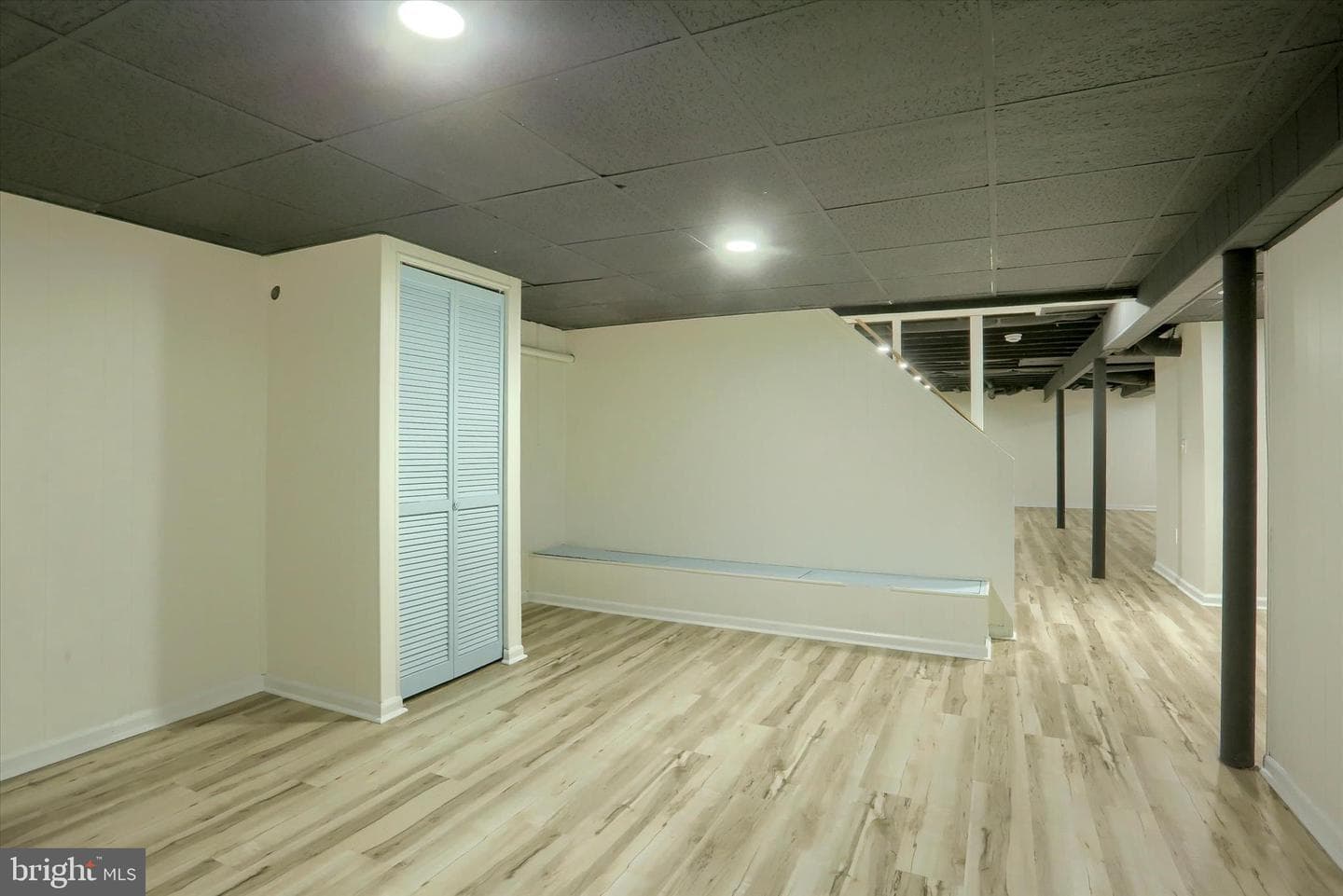 516 Roxbury Drive photo 29